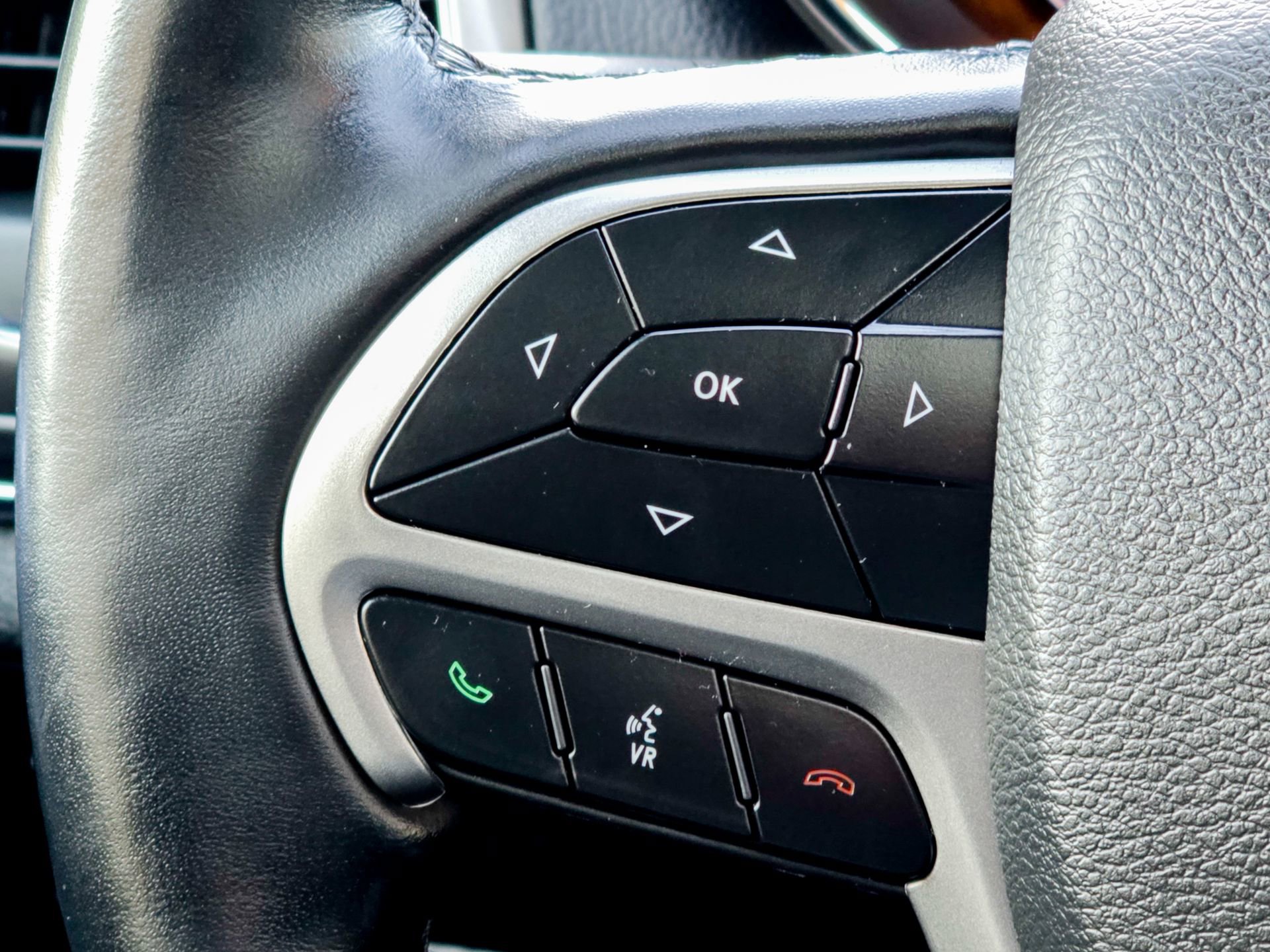 Used 2022 Jeep Grand Cherokee Limited image 38