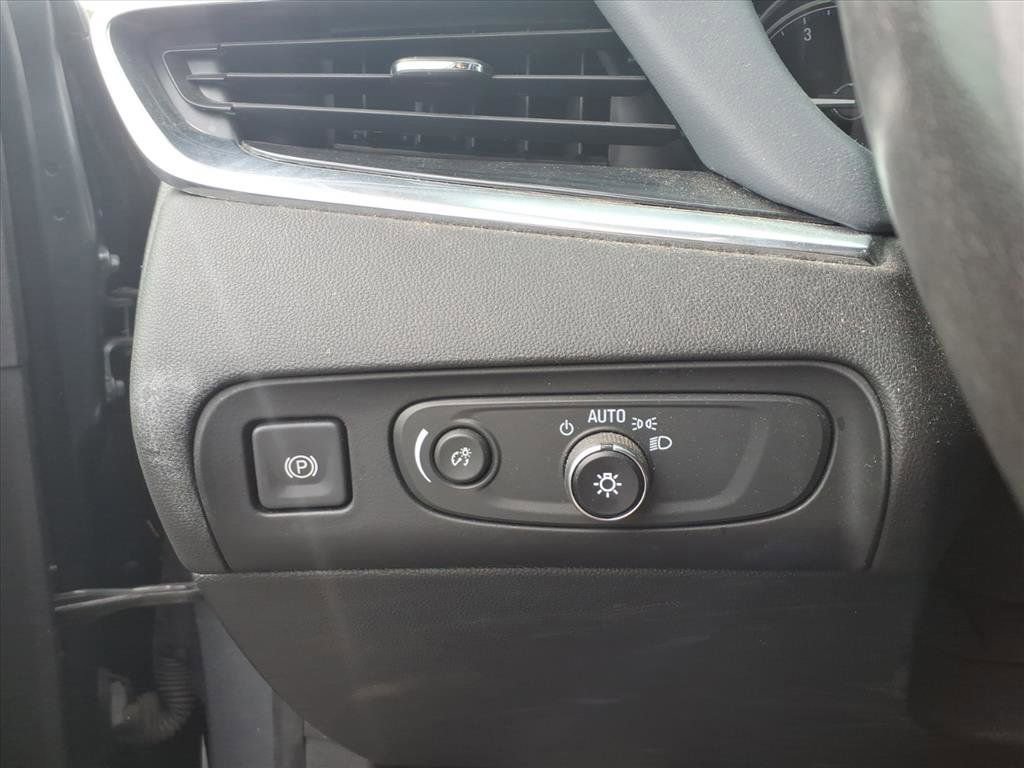 Used 2020 Buick Enclave Essence image 10