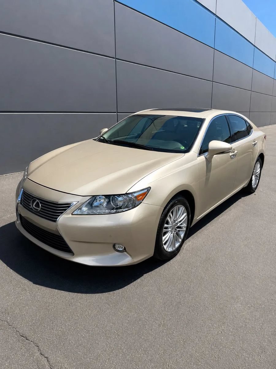Used 2014 Lexus ES 350 w/ Luxury Package FWD image 1