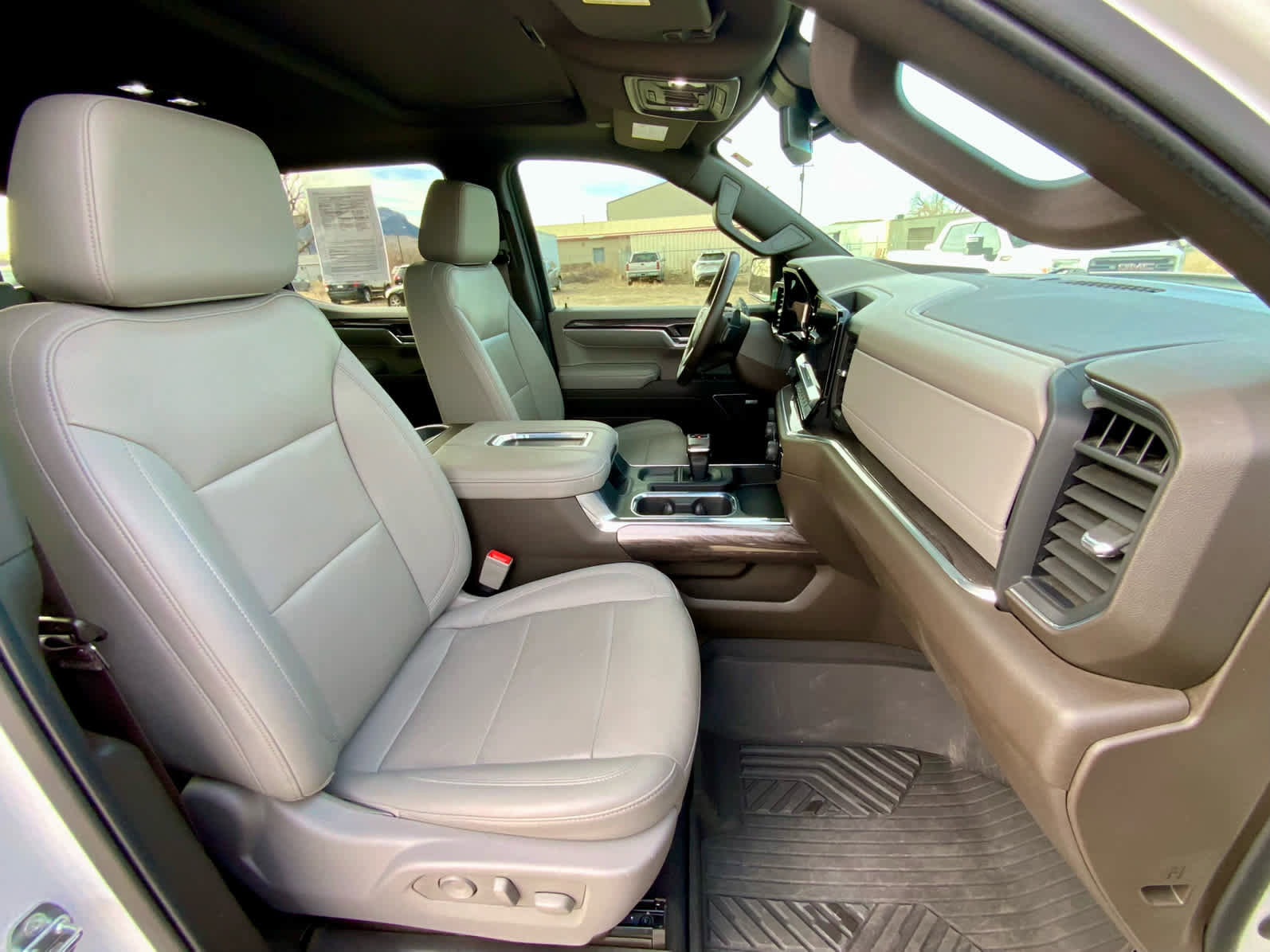 Used 2022 Chevrolet Silverado 1500 LTZ w/ LTZ Convenience Package II image 27