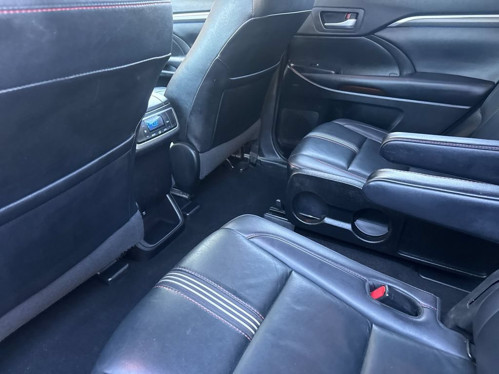 Used 2019 Toyota Highlander SE AWD/4WD image 15