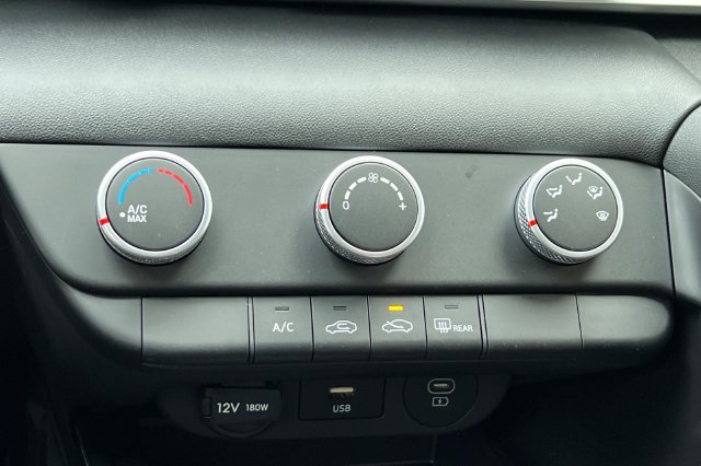 New 2026 Hyundai Elantra SE FWD image 18