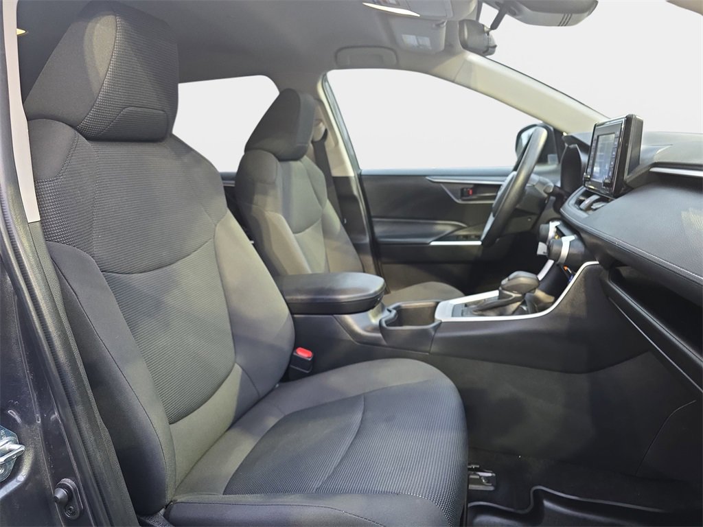 Used 2022 Toyota RAV4 LE image 12
