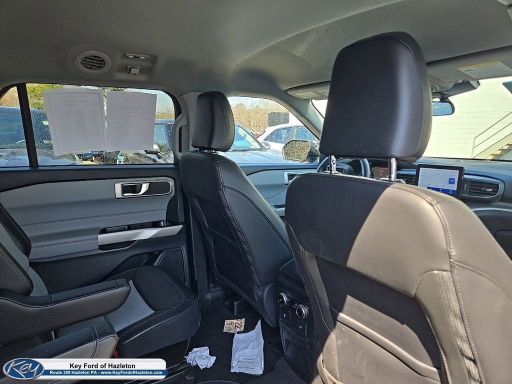 Used 2024 Ford Explorer XLT w/ Equipment Group 202A AWD/4WD image 52