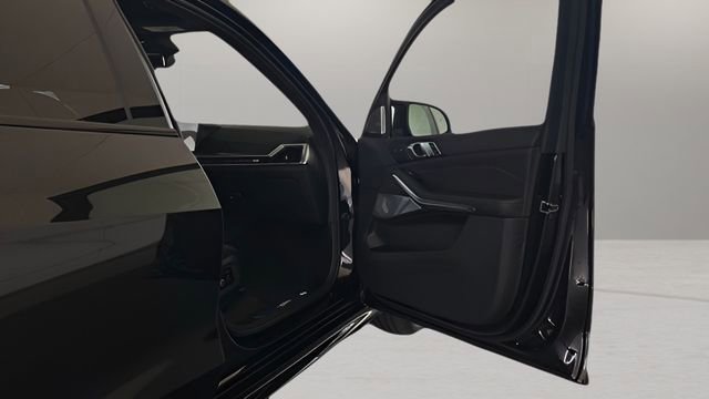 Used 2026 BMW X7 M60i image 55