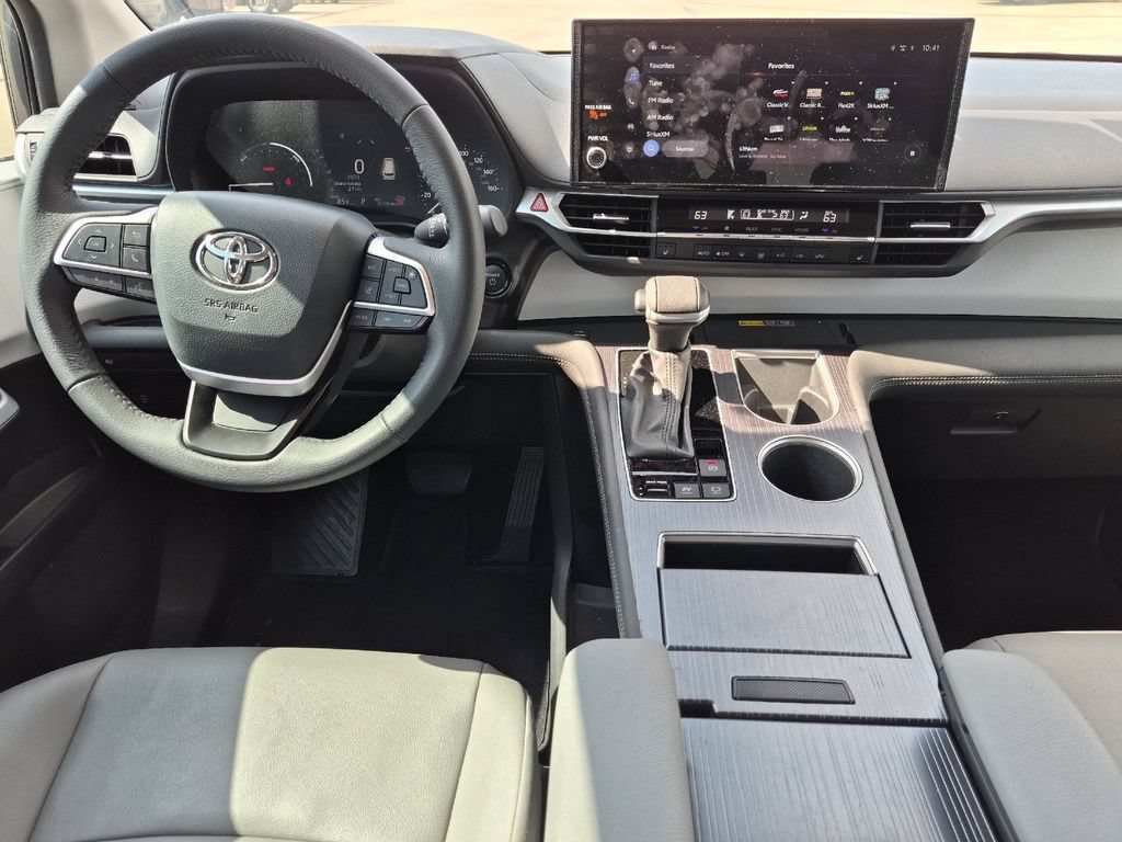 Certified 2025 Toyota Sienna XLE FWD image 13