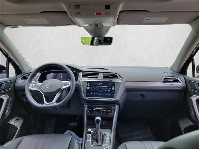 Used 2024 Volkswagen Tiguan SE w/ Panoramic Sunroof Package FWD image 15