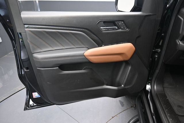 Used 2025 GMC Canyon AT4 w/ Nightfall Edition AWD/4WD image 13