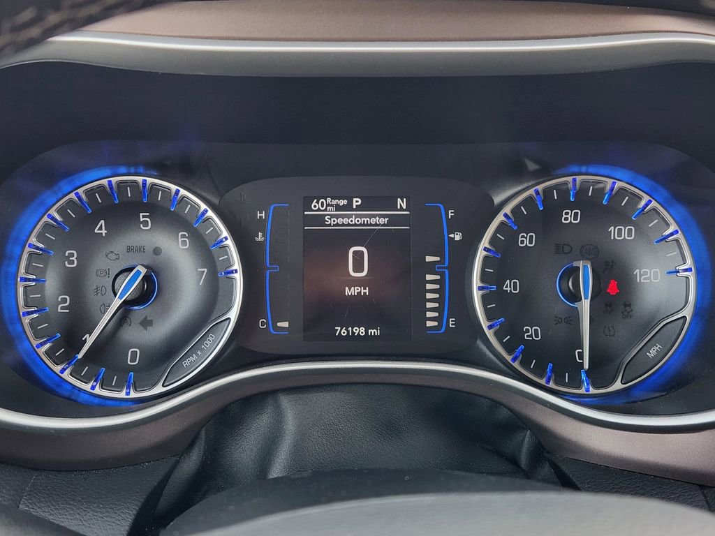 Used 2023 Chrysler Voyager LX image 17