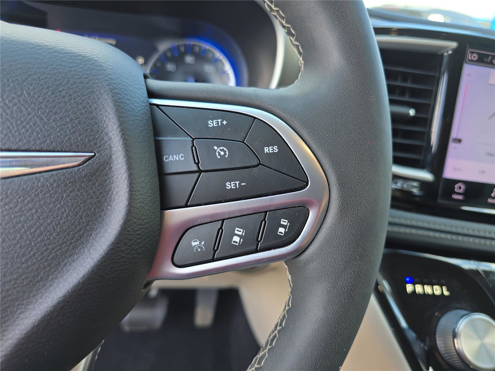 Used 2022 Chrysler Pacifica Touring-L image 26