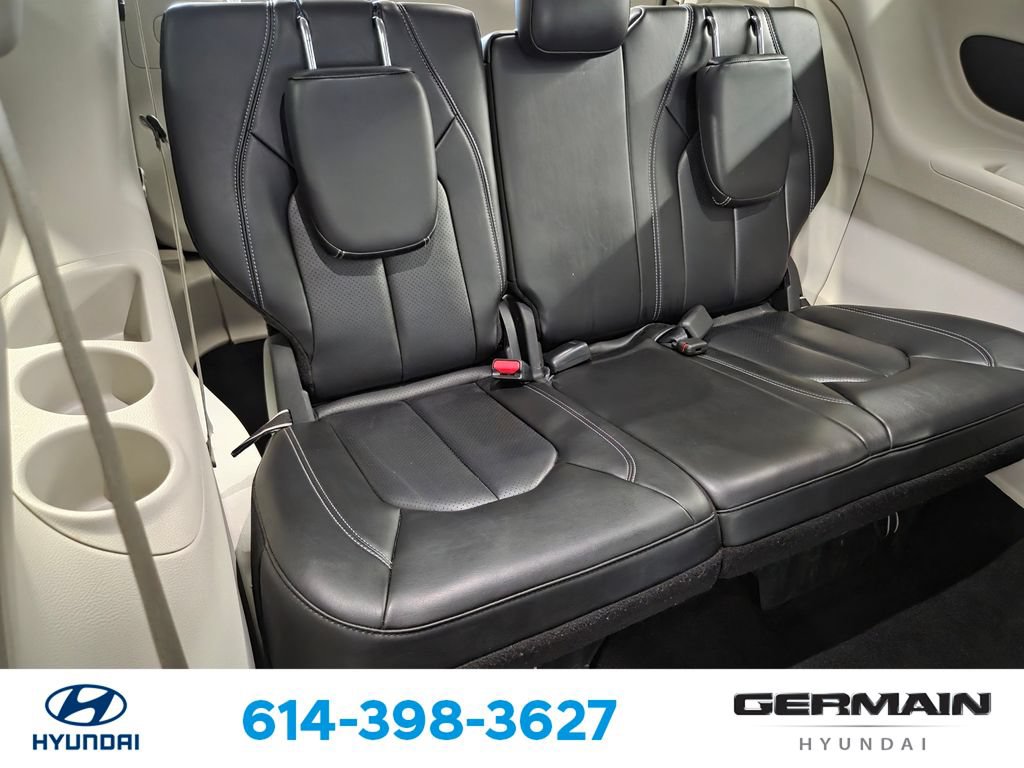 Used 2023 Chrysler Pacifica Touring-L FWD image 19