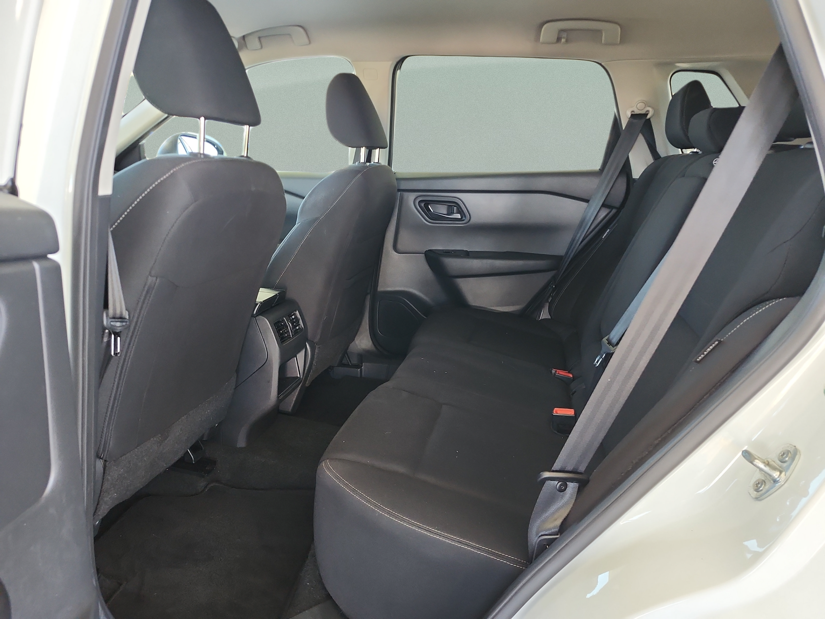 Used 2024 Nissan Rogue S FWD image 17