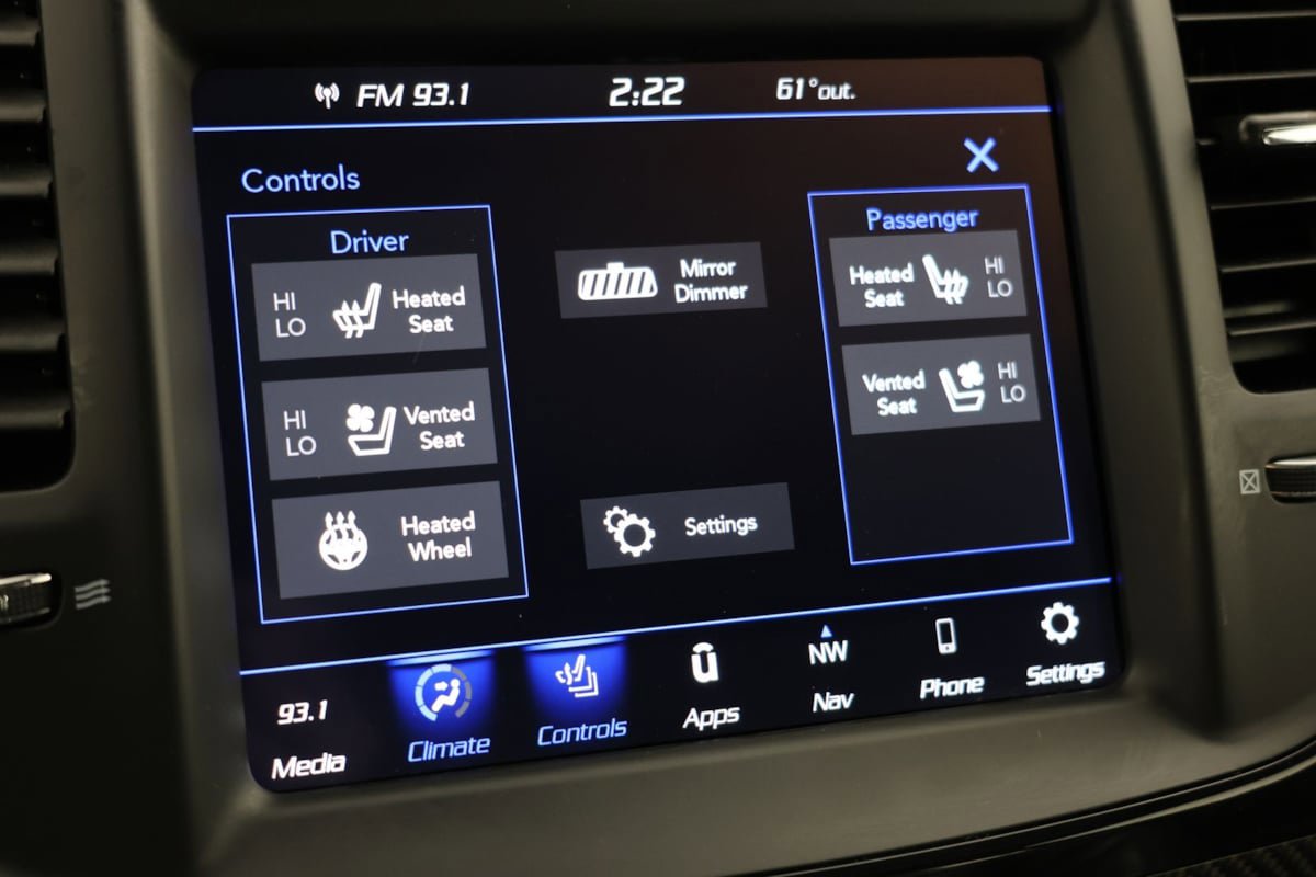 Used 2023 Chrysler 300 C RWD image 9