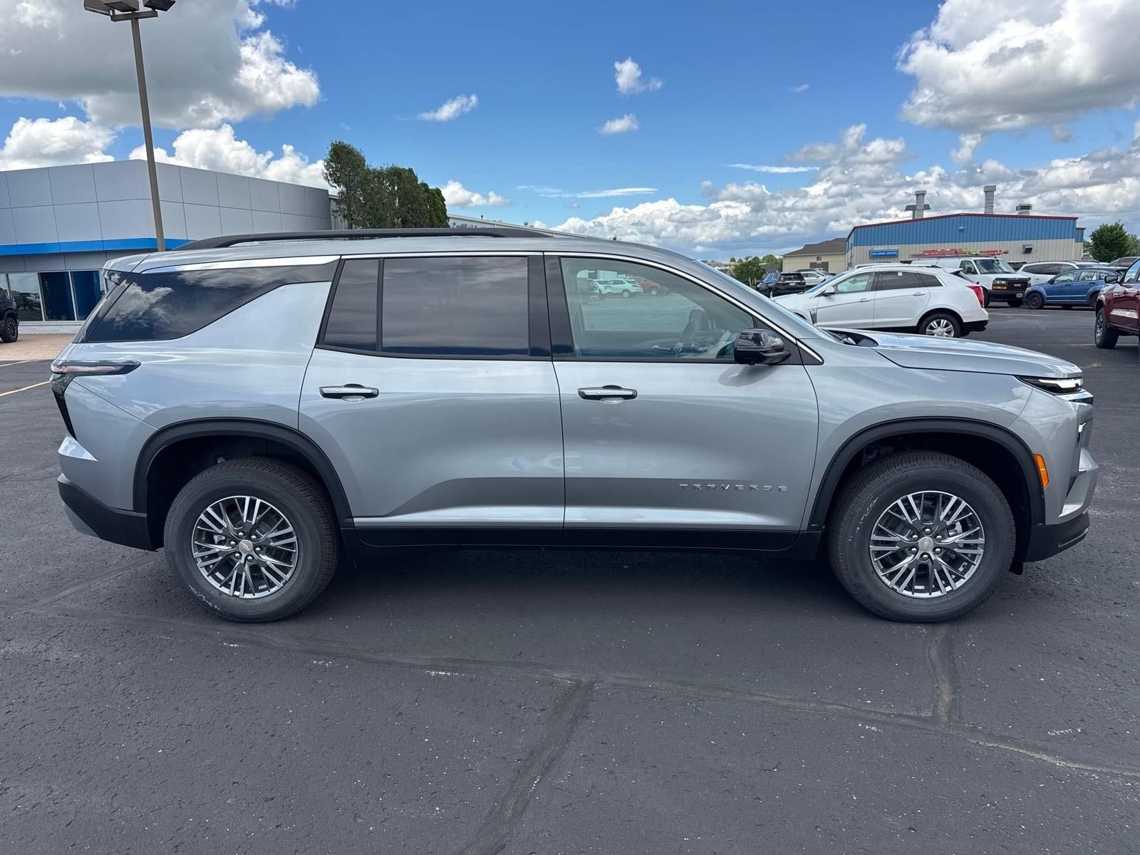 New 2026 Chevrolet Traverse LT w/ Driver Confidence Package AWD/4WD image 2