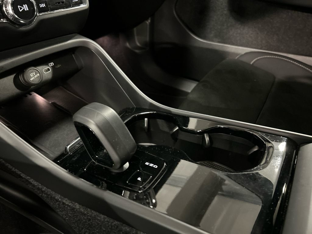 Certified 2023 Volvo C40 P8 Recharge Plus w/ Climate Package AWD/4WD image 19