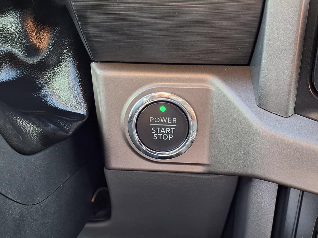 Used 2025 Ford F150 Lightning XLT AWD/4WD image 12