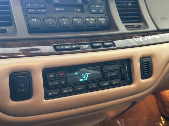 Used 1997 Lincoln Town Car Signature RWD image 22