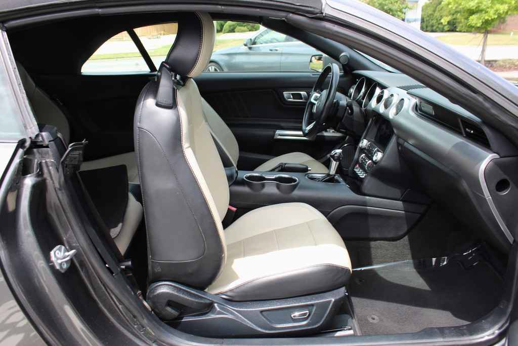 Used 2018 Ford Mustang Premium RWD image 28
