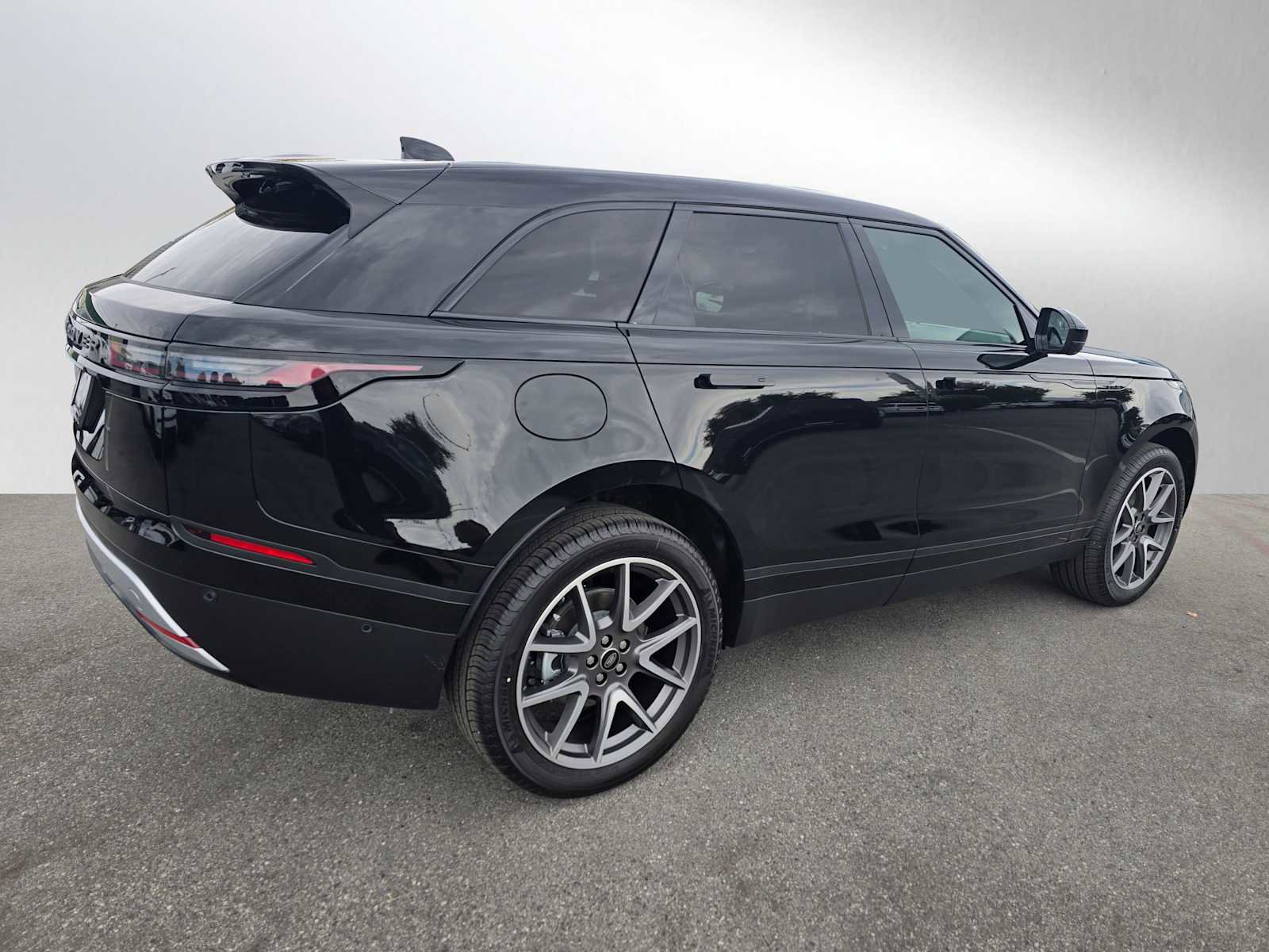 Used 2026 Land Rover Range Rover Velar S image 3