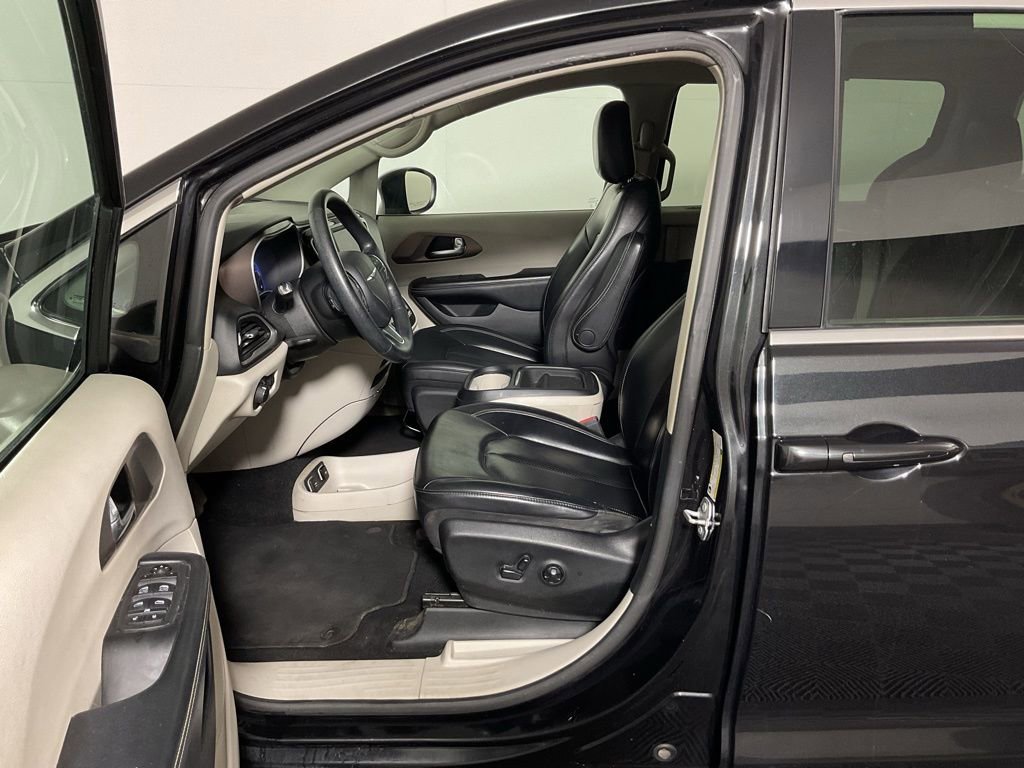 Used 2021 Chrysler Voyager Lxi image 18
