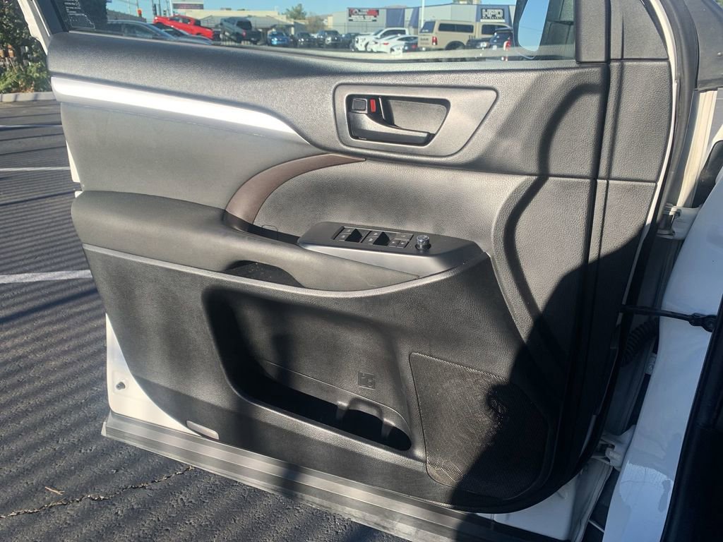 Used 2019 Toyota Highlander LE image 20
