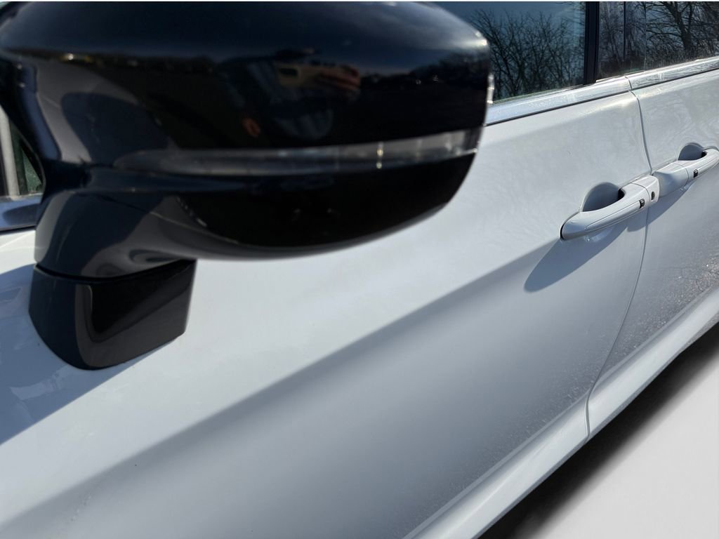 Used 2025 Chrysler Pacifica Select image 23