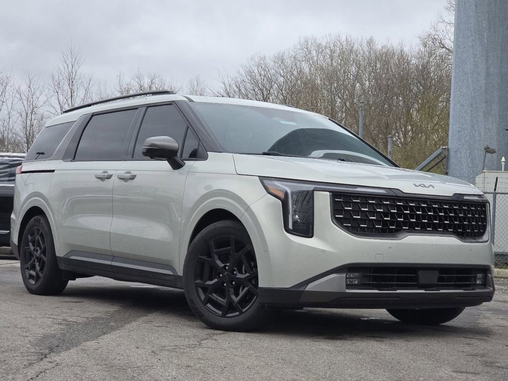 Used 2025 Kia Carnival SX w/ SX Dark Edition Package image 1