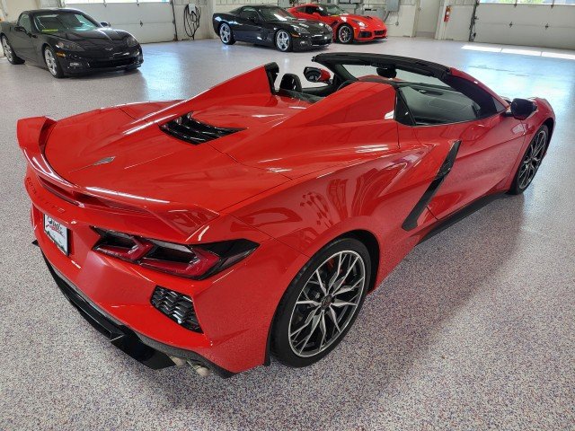 Used 2024 Chevrolet Corvette Stingray Premium Conv w/ Z51 Performance Package RWD image 17