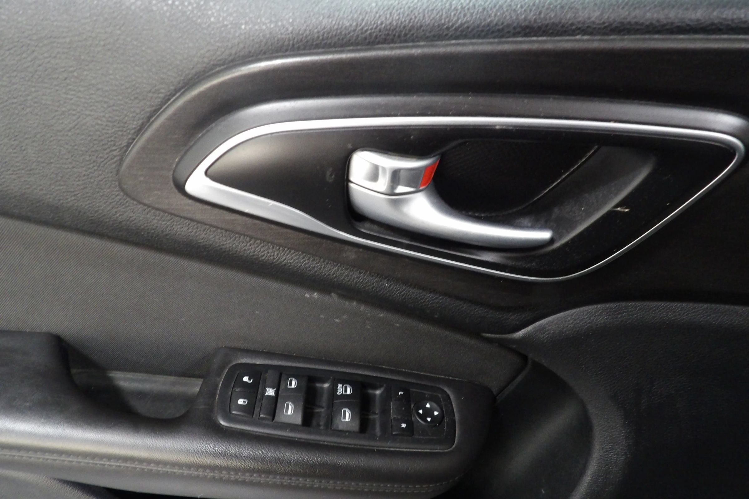 Used 2017 Chrysler 200 LX FWD image 8