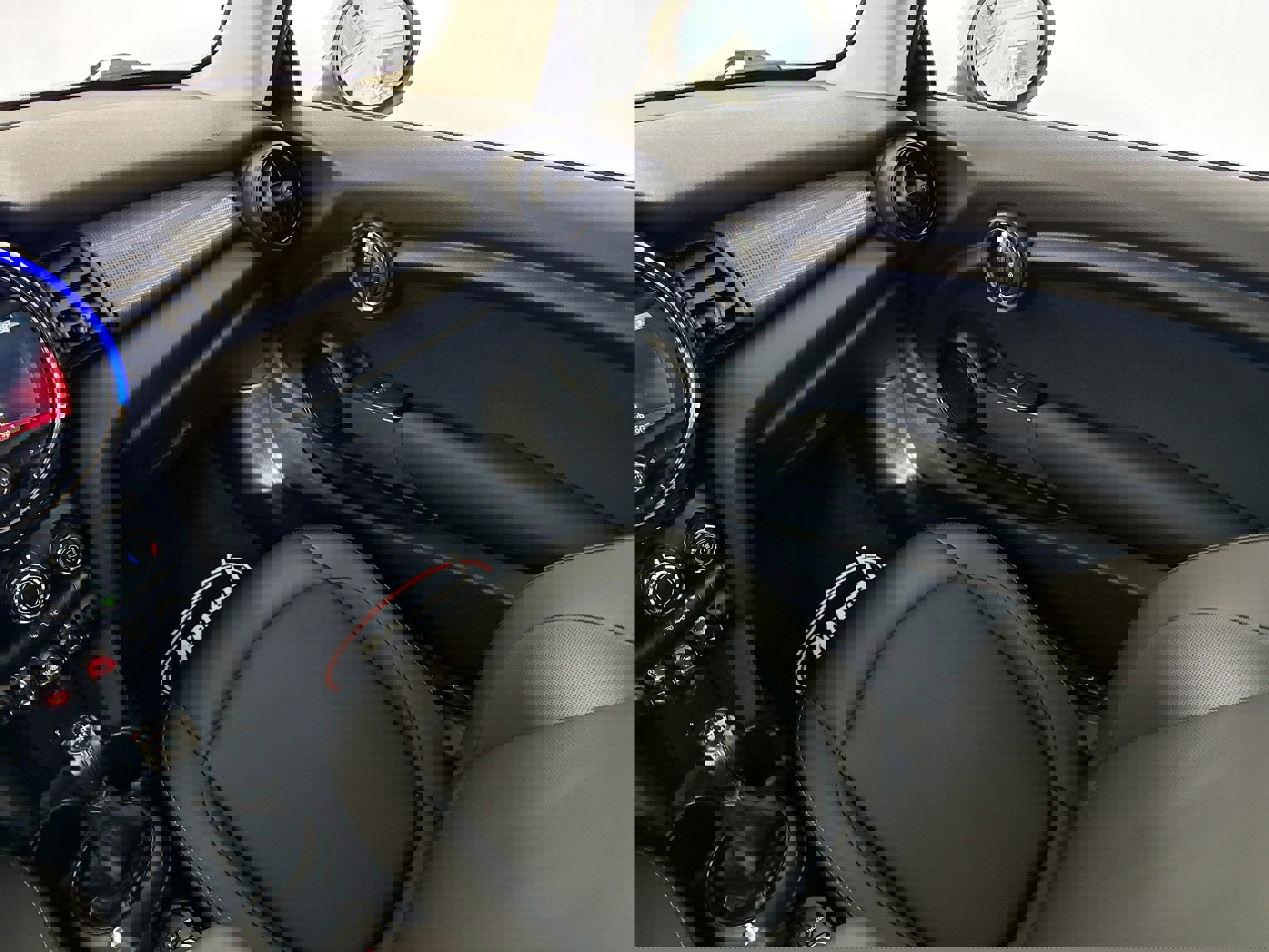 Used 2019 MINI Cooper 2-Door Hardtop image 32