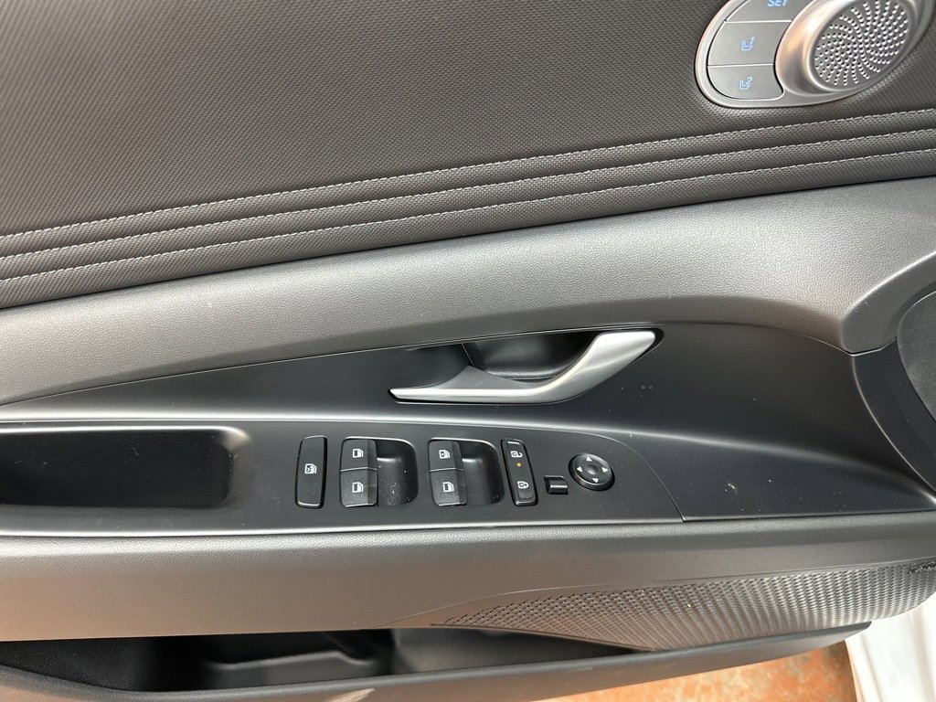 New 2026 Hyundai Elantra Limited image 23