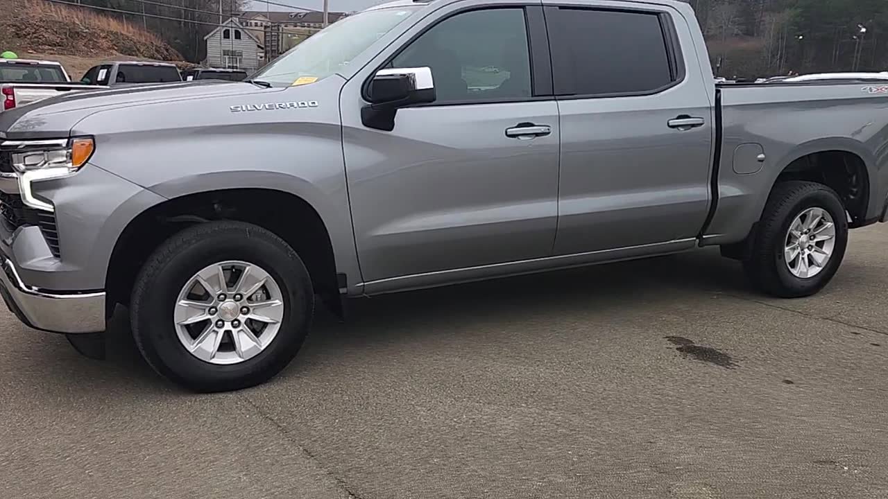 Used 2025 Chevrolet Silverado 1500 LT image 3