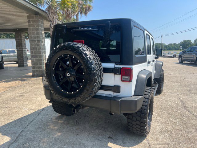 Used 2018 Jeep Wrangler Unlimited Rubicon w/ Connectivity Group AWD/4WD image 6