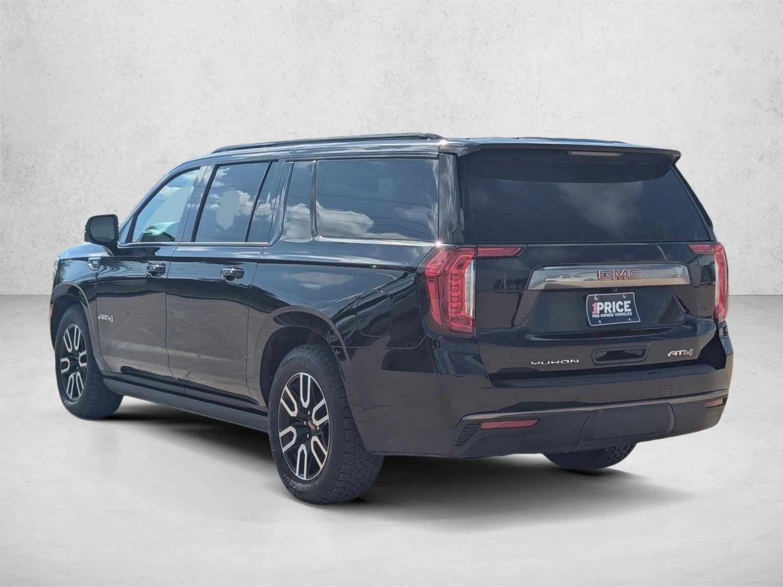 Used 2021 GMC Yukon XL AT4 w/ AT4 Premium Plus Package AWD/4WD image 7