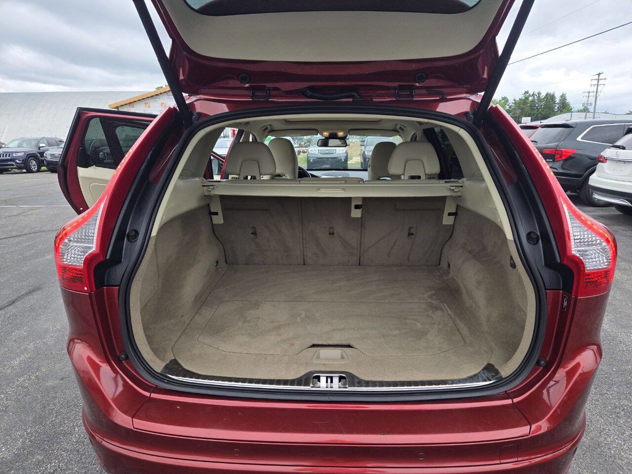 Used 2015 Volvo XC60 T6 Premier Plus image 16