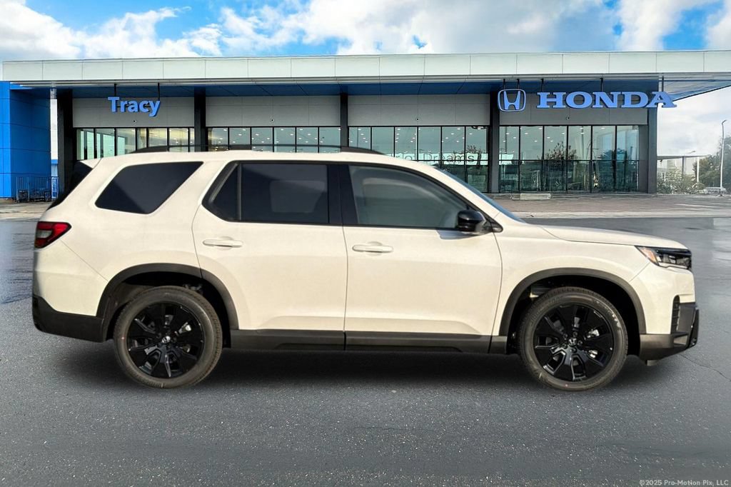 New 2026 Honda Pilot Black Edition image 4