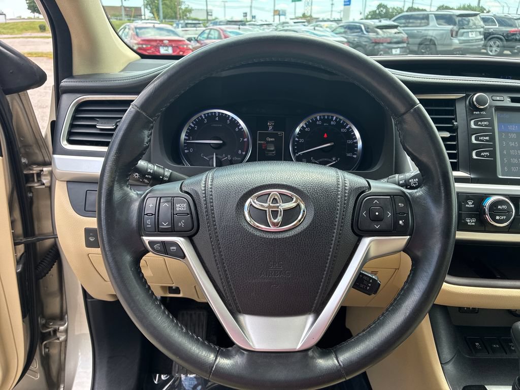Used 2015 Toyota Highlander XLE AWD/4WD image 12