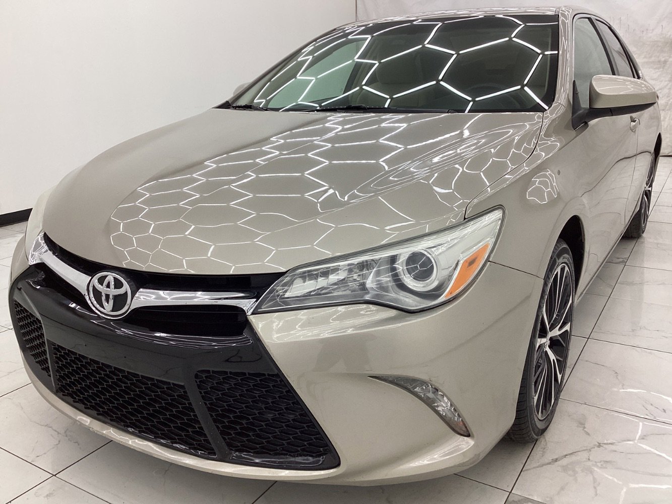 Used 2015 Toyota Camry LE FWD image 1