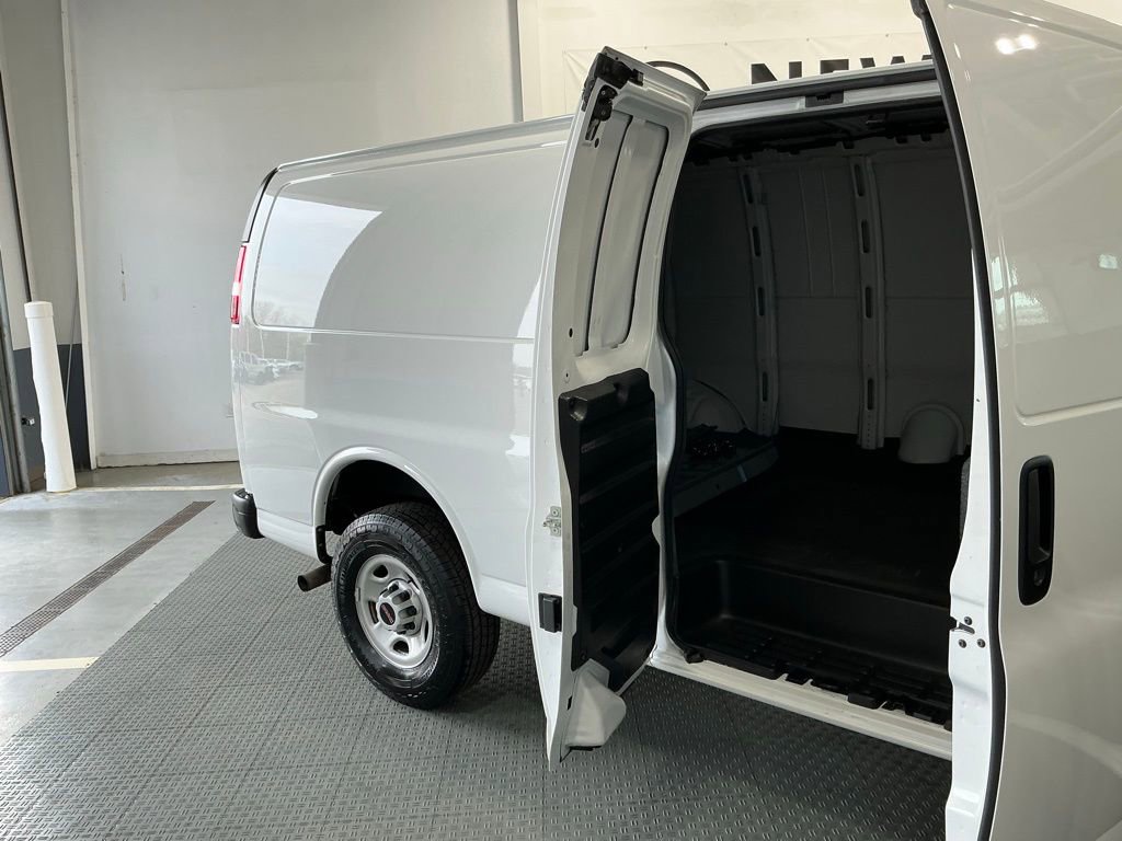 Used 2023 GMC Savana 2500 Extended w/ Driver Convenience Package image 37