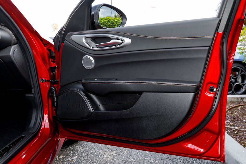 New 2025 Alfa Romeo Giulia AWD w/ Driving Assist Package image 40