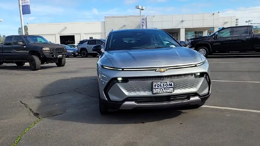 New 2026 Chevrolet Equinox EV LT image 3
