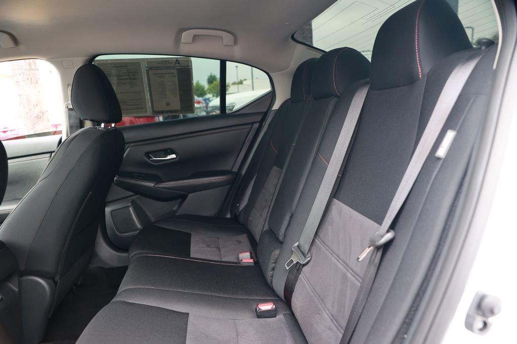 Used 2025 Nissan Sentra SR FWD image 33