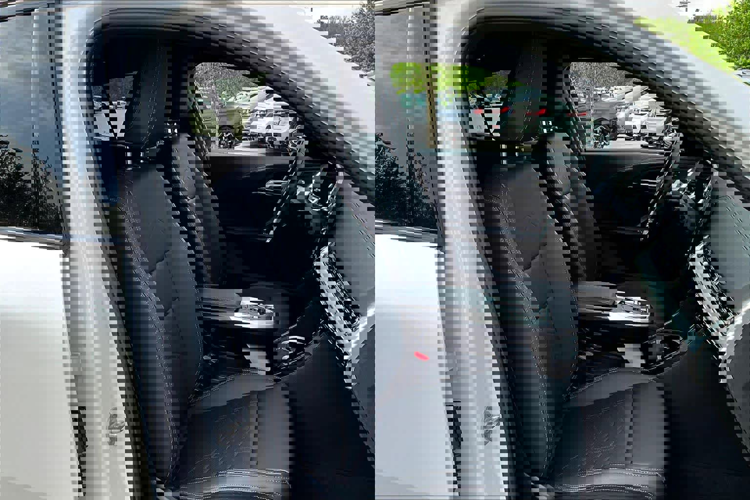 Certified 2025 BMW X2 xDrive28i image 8