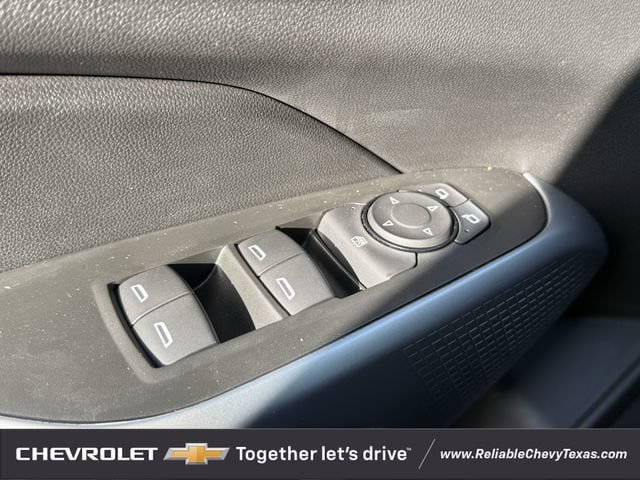 Used 2025 Chevrolet Trax RS w/ Sunroof Package FWD image 26