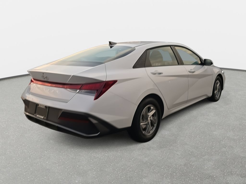 Certified 2026 Hyundai Elantra SE FWD image 5