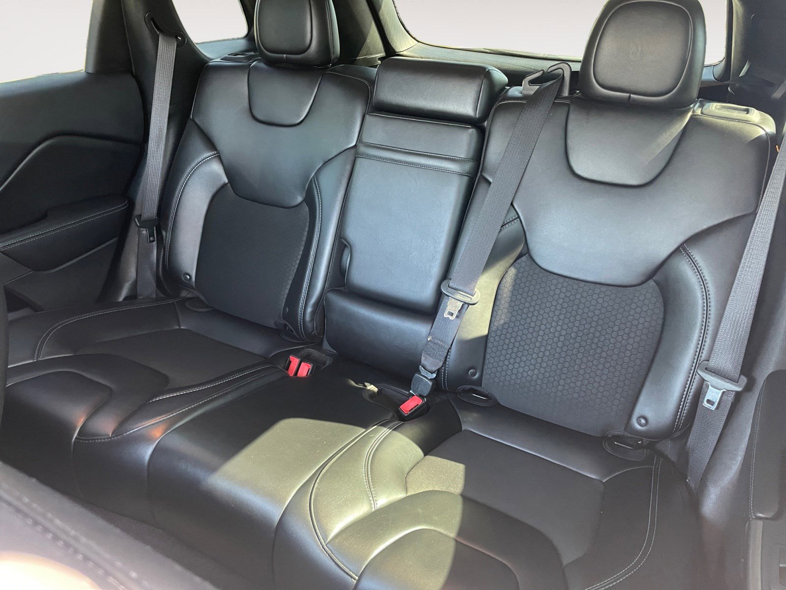 Used 2019 Jeep Cherokee Latitude Plus w/ Comfort/Convenience Group image 12