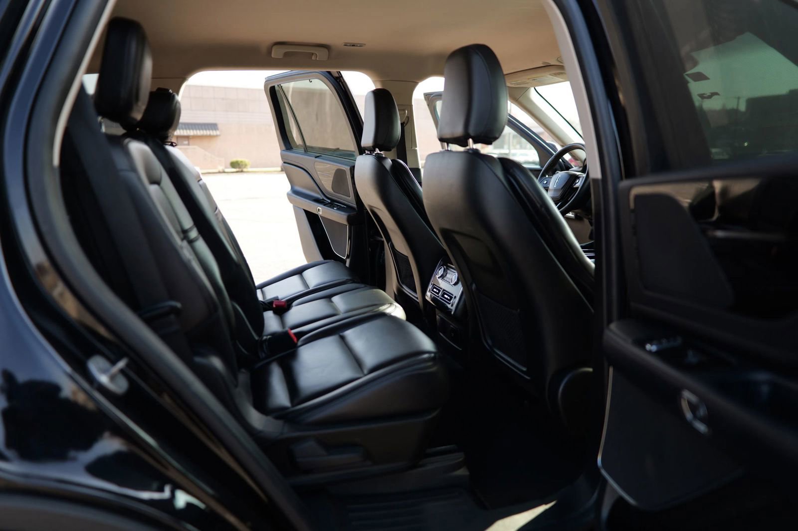 Used 2023 Lincoln Aviator AWD image 33