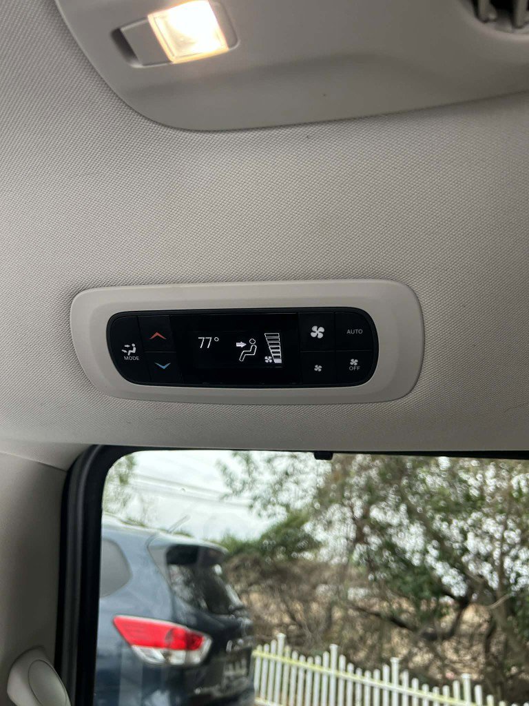 Used 2017 Chrysler Pacifica Touring-L w/ Tire & Wheel Group image 23