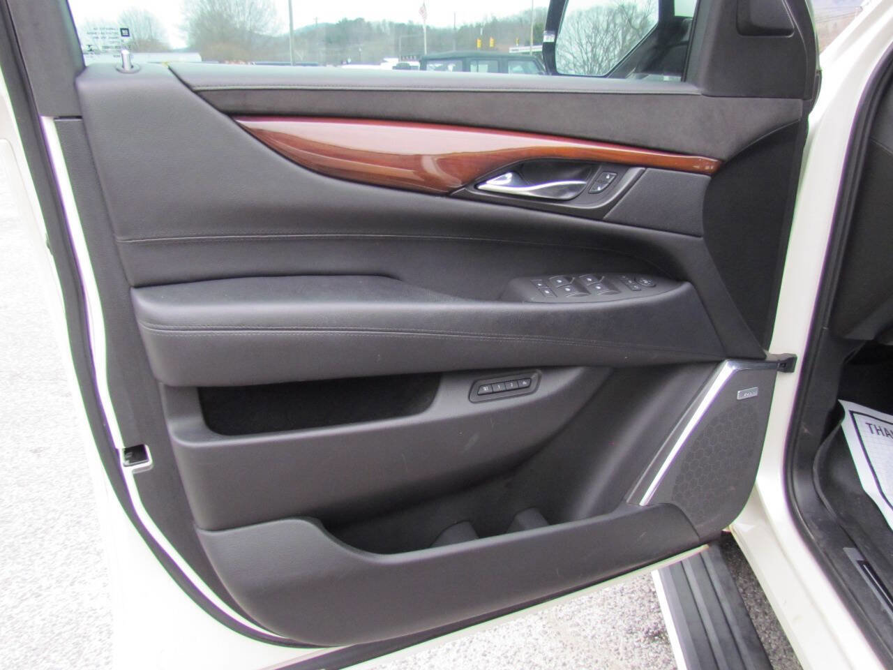 Used 2015 Cadillac Escalade Premium image 10