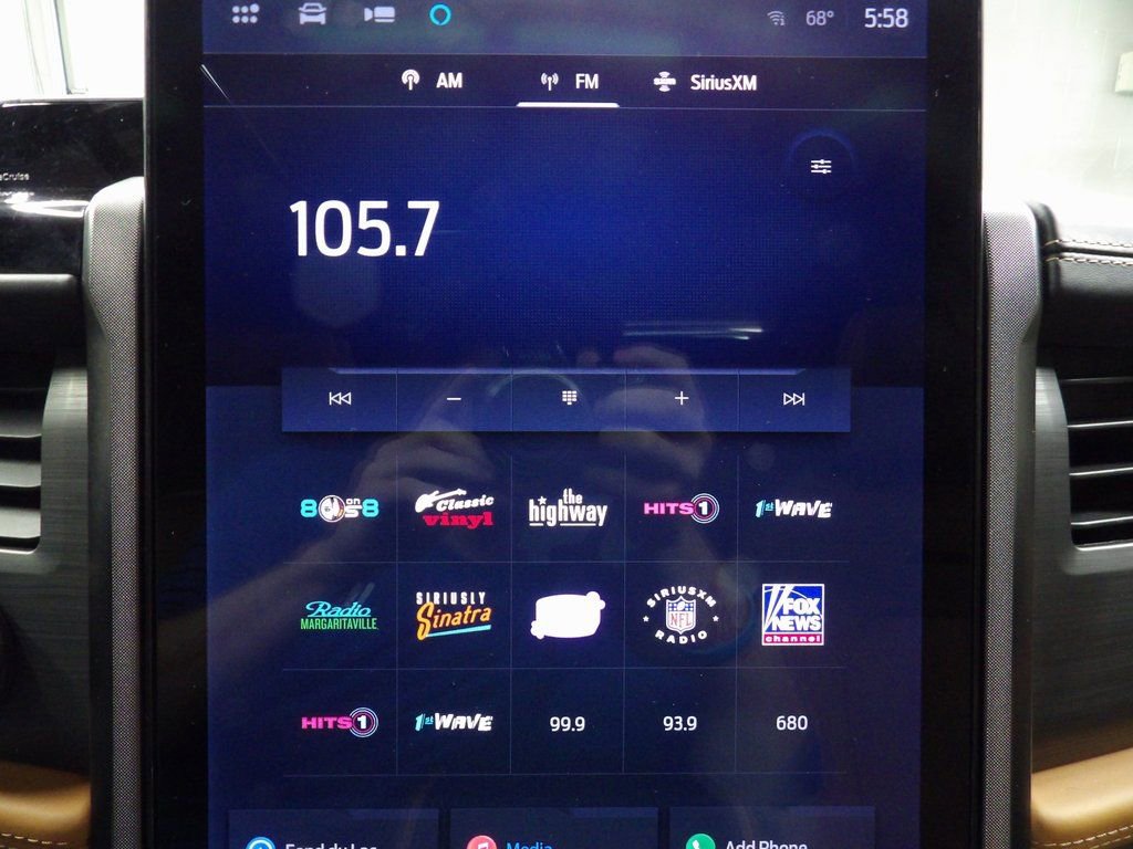 Used 2024 Ford Expedition Platinum image 19